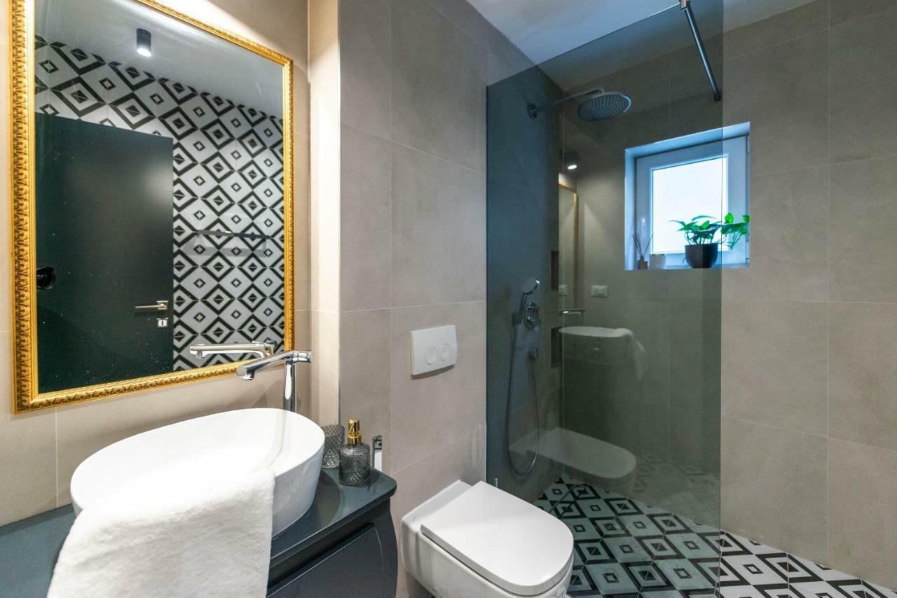 Sun And Stone Apartment ซัฟทัท ภายนอก รูปภาพ